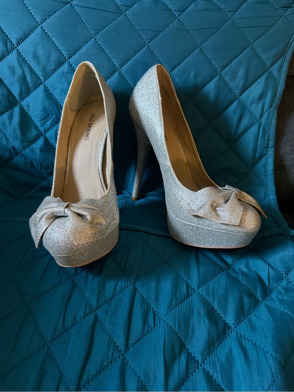 Call It Spring Silver Glitter Bow High Heels Sz9 - Picture 6 of 6